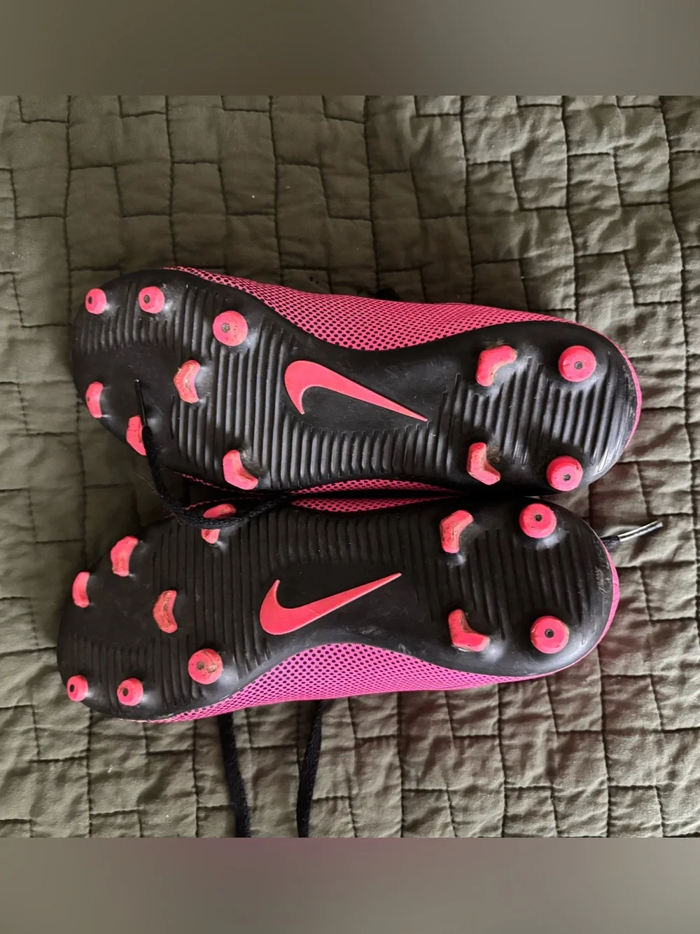 Nike Kids Pink Soccer Cleats - Lightweight Performance